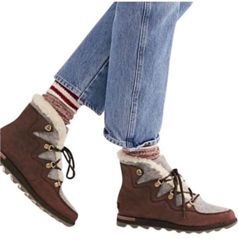 New Sorel Sneakchic Alpine Holiday Boots - Picture 3 of 13